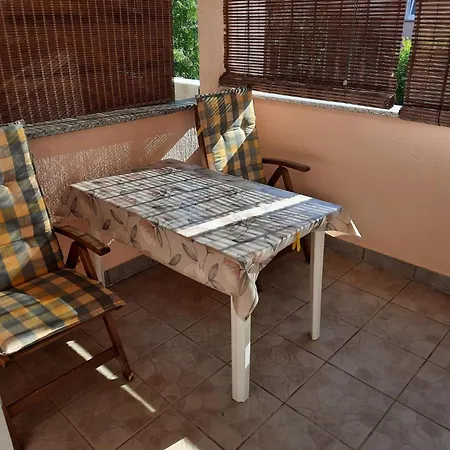 Mit Privater Terrasse By Interhome Apartman Banjole