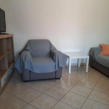 Mit Privater Terrasse By Interhome Apartman *