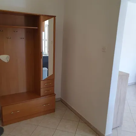 Mit Privater Terrasse By Interhome