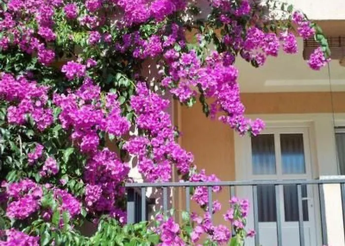 Apartamento Mit Privater Terrasse By Interhome