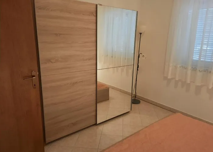 Apartamento Mit Privater Terrasse By Interhome